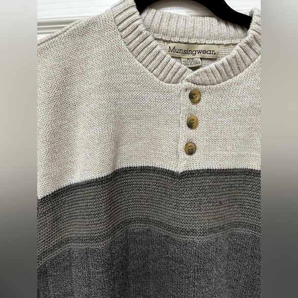 Men’s TriColor size Medium Sweater - Picture 4 of 6